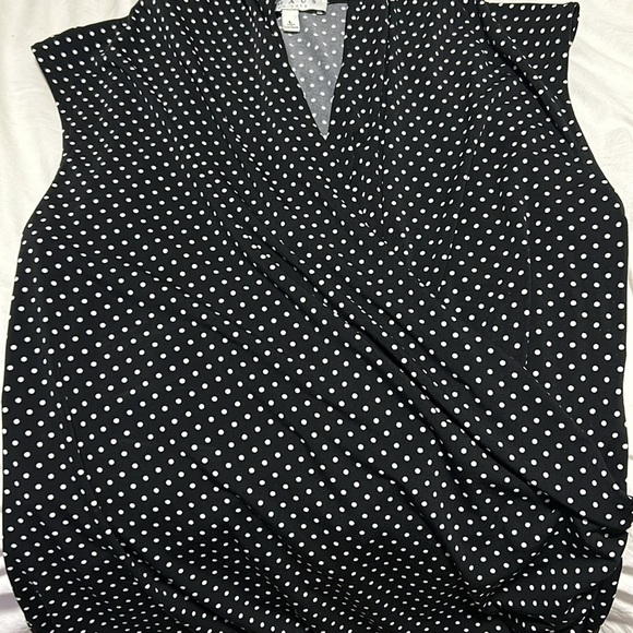 🖤🤍POLKA DOT WRAP SHIRT🤍🖤 - Picture 3 of 3